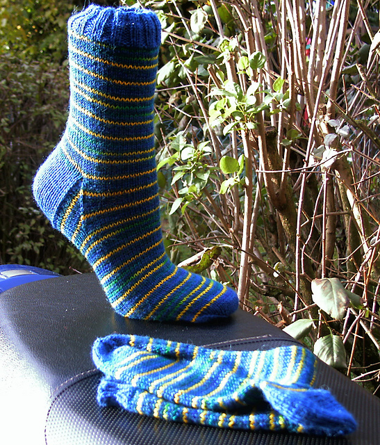 Socken mit endlosen Ringeln