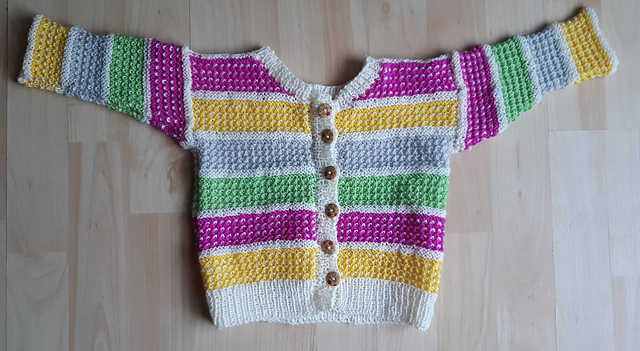 6 Babyjäckchen mit Musterstreifen