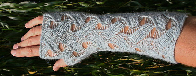 Ariana Lace Glove