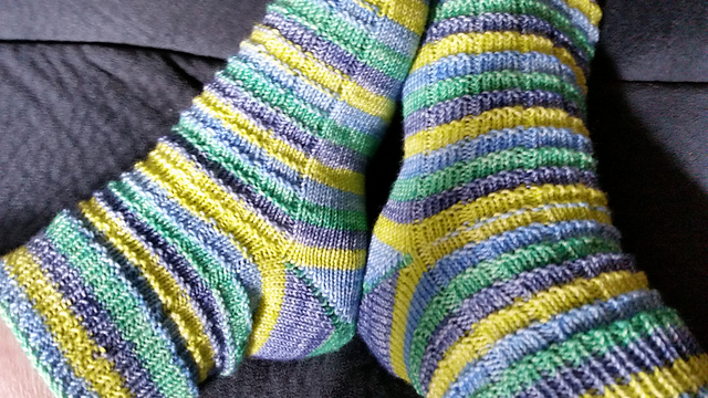 Box Ribbed Toe Up Socks