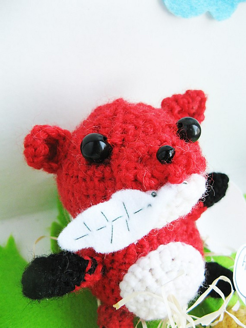 Tulio the fox, stealer of chickens amigurumi