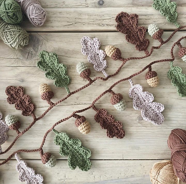 Oak Leaves & Acorns Garland