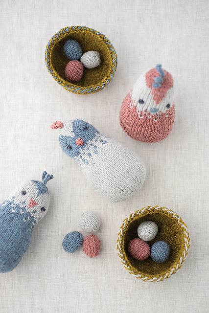 Simple Little Bird and Nest