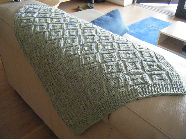Small Reversible Blanket