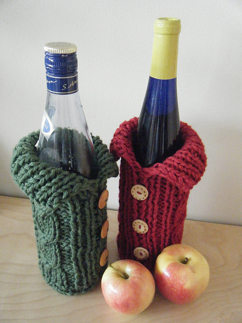 Easy Cabled Wine Cozy
