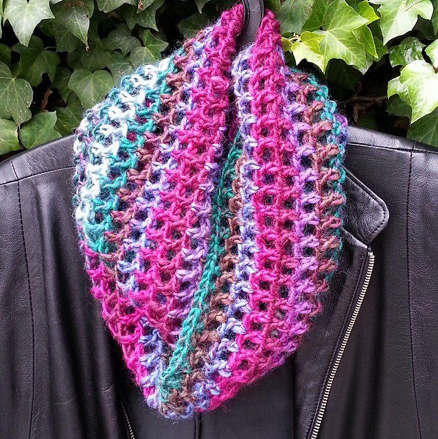 Filet Mesh Cowl