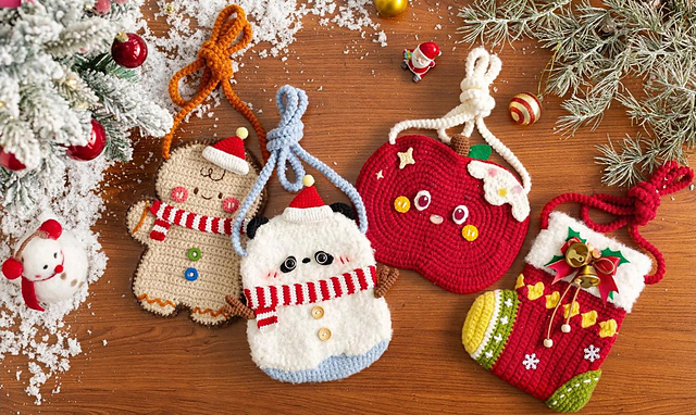 Ravelry: Christmas Crossbody Bag pattern by Susan's family