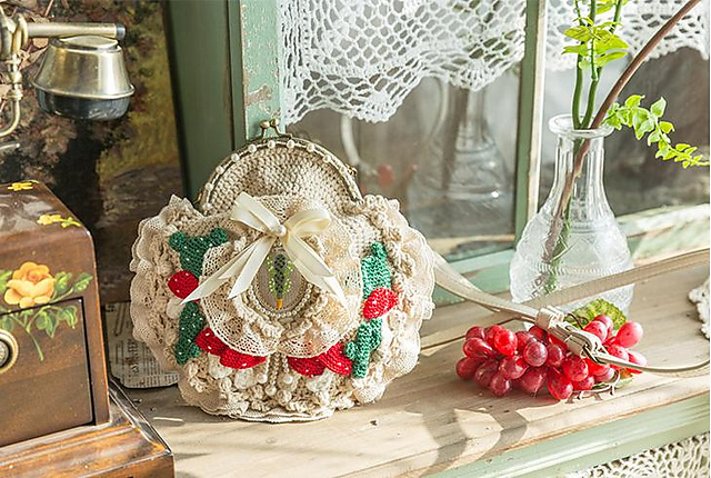 Muse Verdant Kisslock Bag