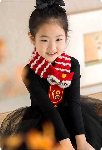 The Lion Scarf