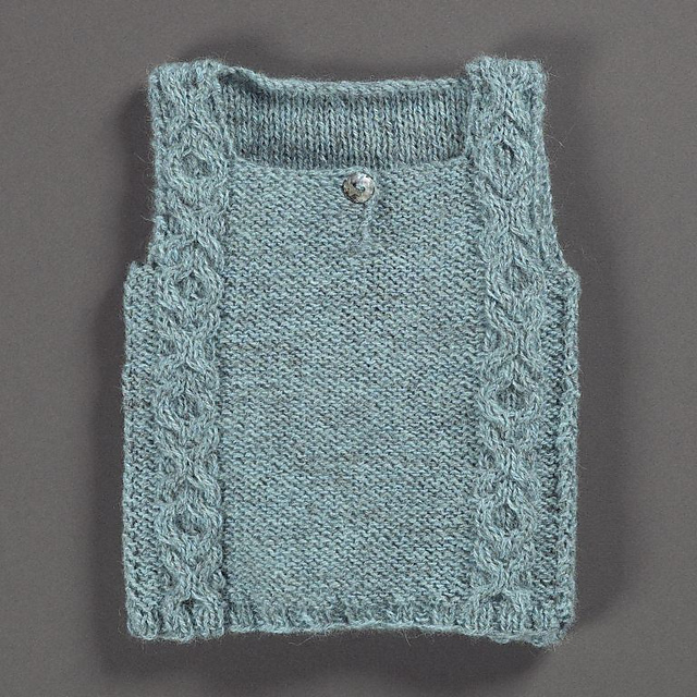 Vest med snoning/ Cabled Vest