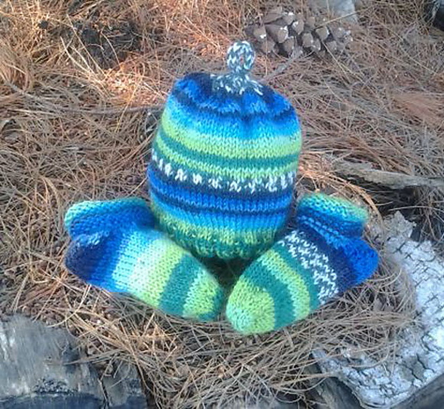 Infant Hat & Stay-On Socks in DK Weight