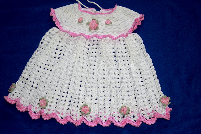 Little princess' summer dress with roses