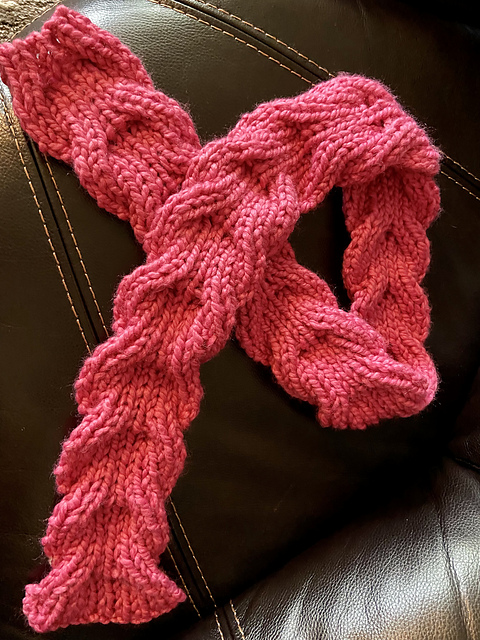 F549 Encore Mega Reversible Cabled Scarf