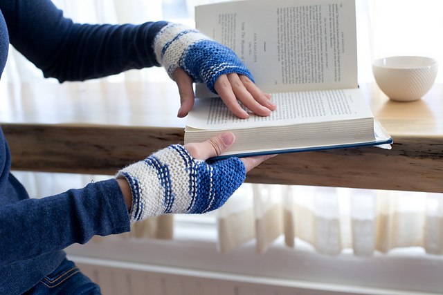 Theta Fingerless Mitts