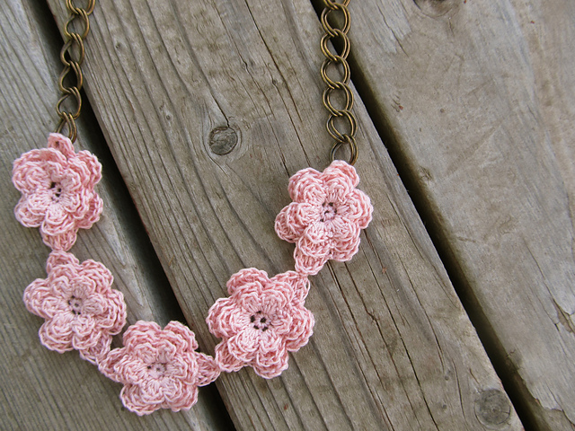 Vintage Flair Flower Necklace