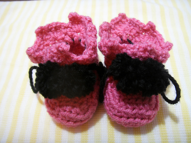 Pompom booties