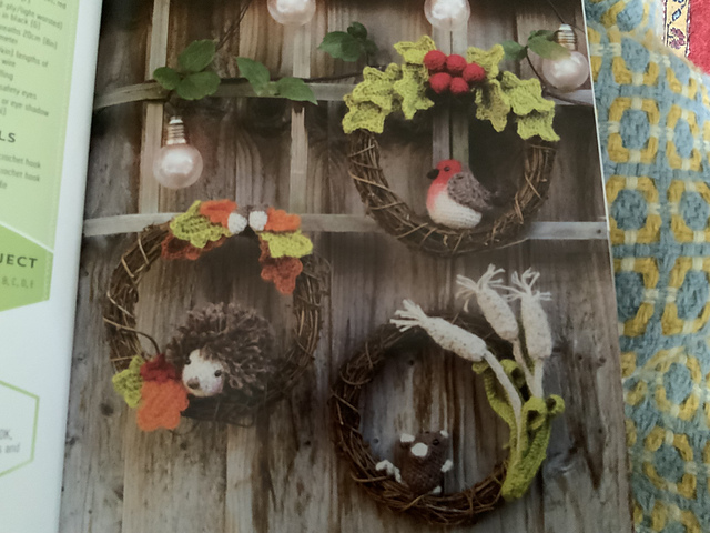 Mini wreath robin