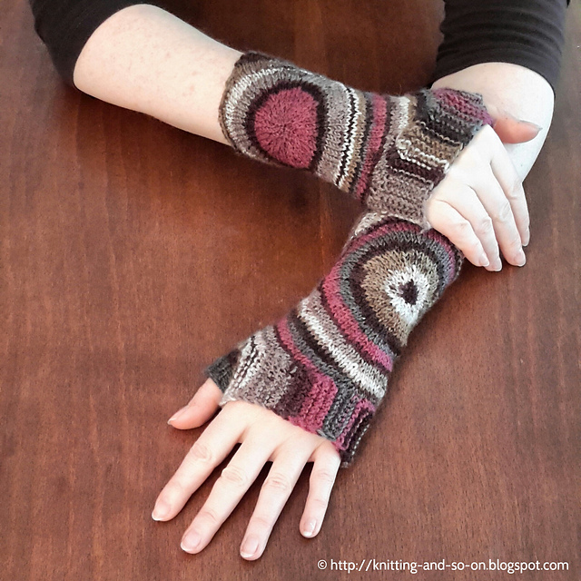 Zoom Out Fingerless Gloves
