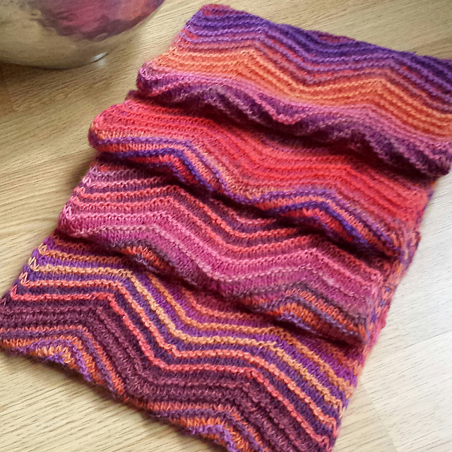 Chevrons All Round Cowl
