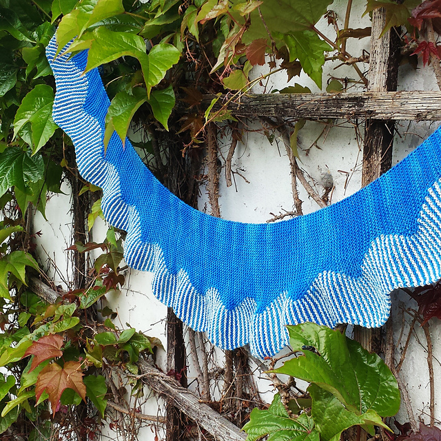 Oszilla Scarf