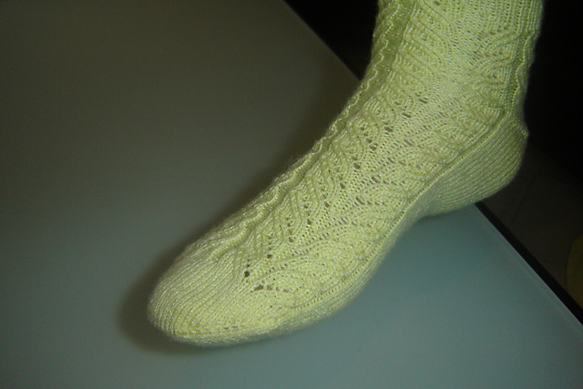 Syeda's Leaf toe up socks