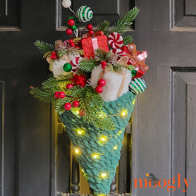 Christmas Tree Door Basket