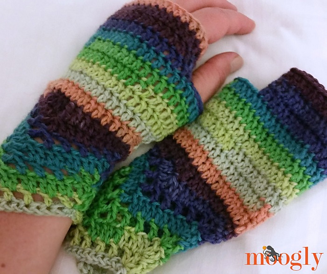 Chevron Lace Fingerless Mitts