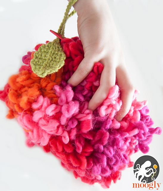 Swerve Crochet Clutch