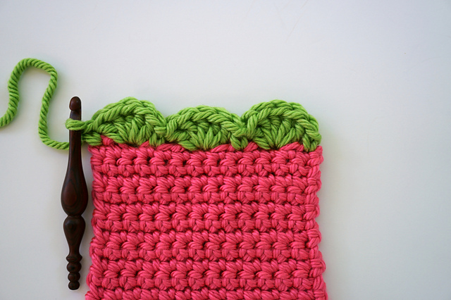 Scalloped Edging or Shell Stitch Border