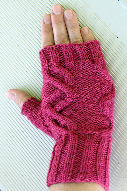 Agent Simmons Mitts