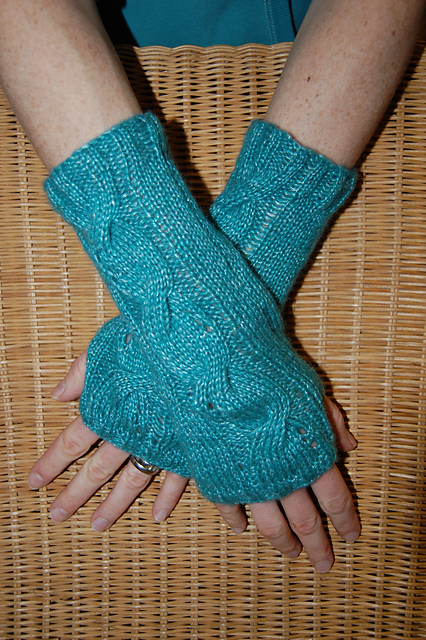 Cabled Fingerless Wristwarmers
