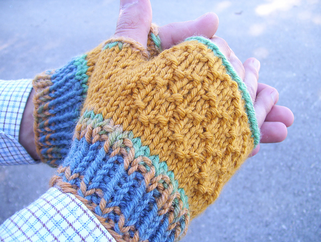 Bee sweet mittens
