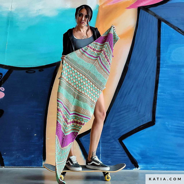 Symmetry Shawl KAL 2022
