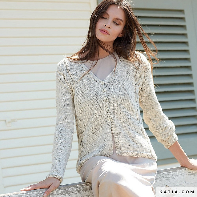 02-07 Cardigan with side cables