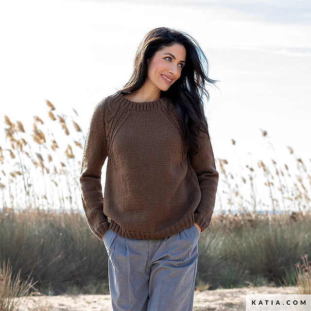 6278-17 Raglan-sleeved cabled sweater