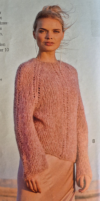 # 08 Pulli mit Lochstreifen