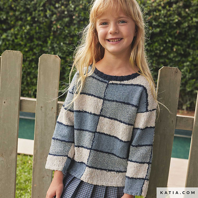 7901-18 Colorblock sweater