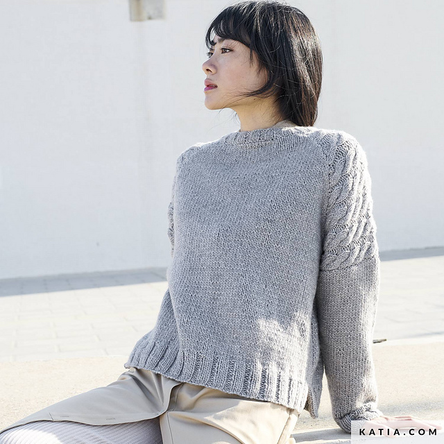 6211-05 Cabled shoulder sweater