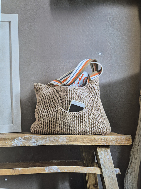 # 10 Doppelfädig gehäkelte Tasche