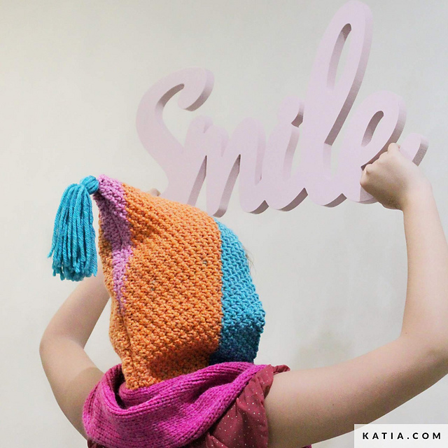 Children’s hooded scarf with tassel (8034_260)