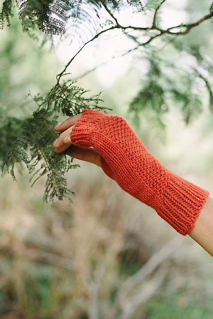 Mountain Berry Mitts