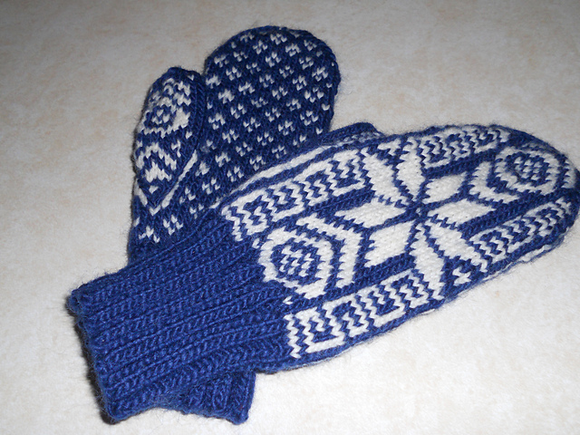 Ravelry: Man's Mittens - Star Pattern pattern by Kajsa Lindquist