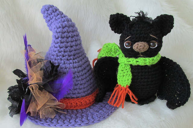 Cute Bat and Witch's Hat