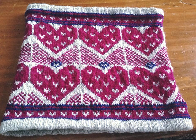 Paper Hearts Cowl