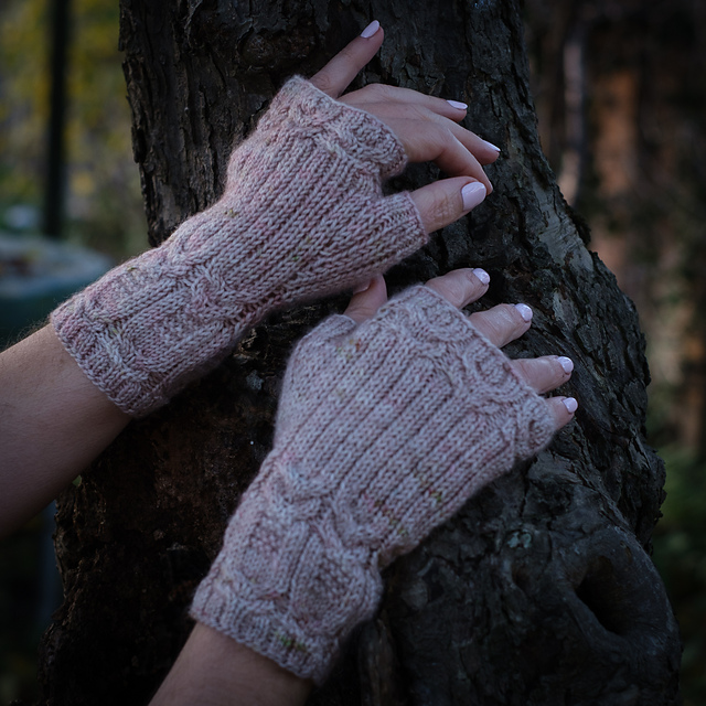 Coruxa Mitts