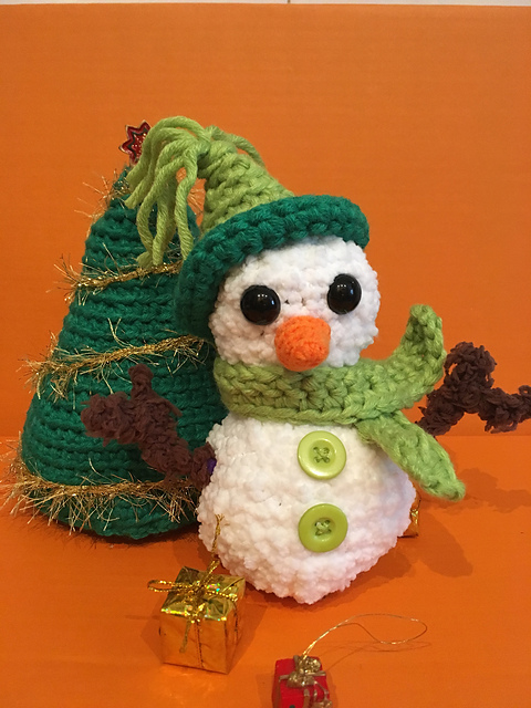 Christmas scene: snowman and tree