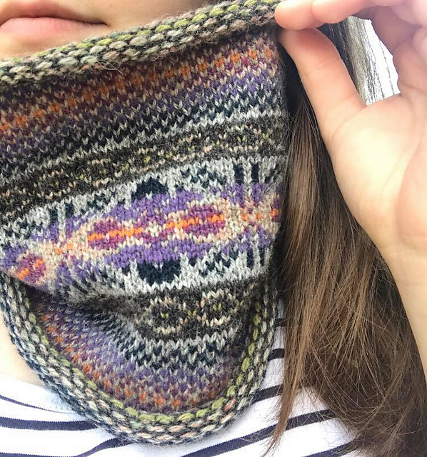 Curled Cowl in Billister Lights