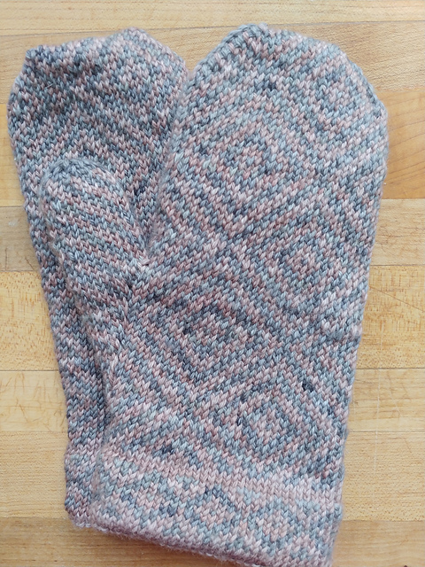 Diamond Mittens