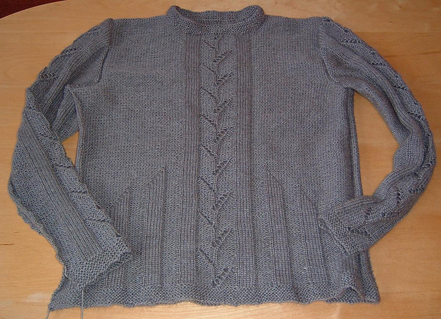 #52 Pulli mit Zweig- und Streifenmuster