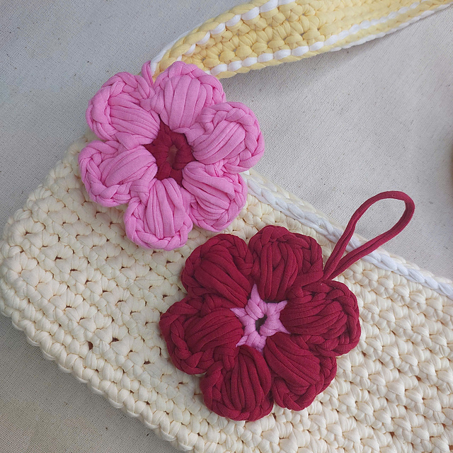 Flower keychain bag charm